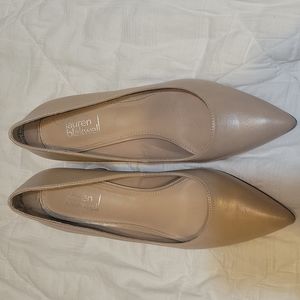Great pair of nude heels size 9
